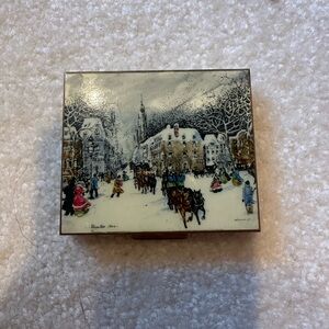 Vintage Winter Scene Compact
